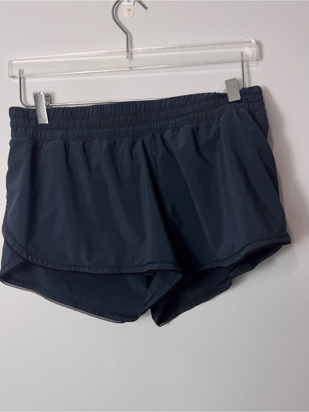 Lululemon Seek The Heat Short II (2.5" ) size 8 244